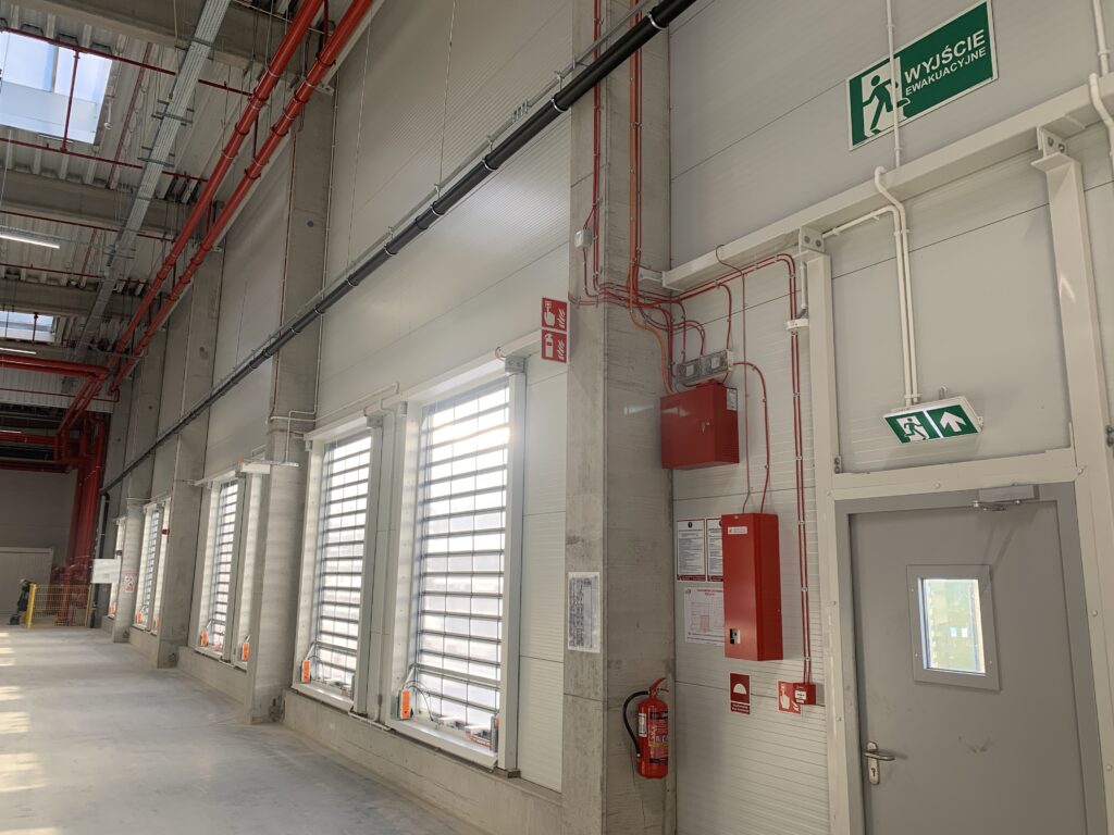 Instalacja przeciwpożarowa na ścianie technicznej