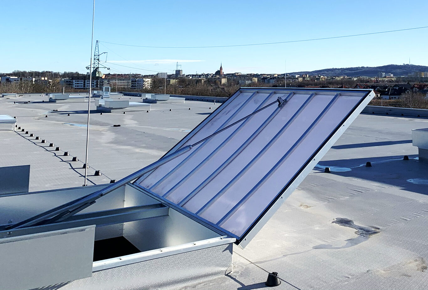 Poprawnie dobrane klapy dymowe na dachu hali